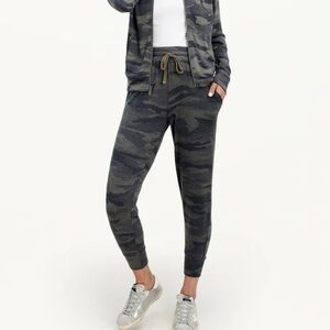 Splendid Gray Track Pants with Camouflage Design‎